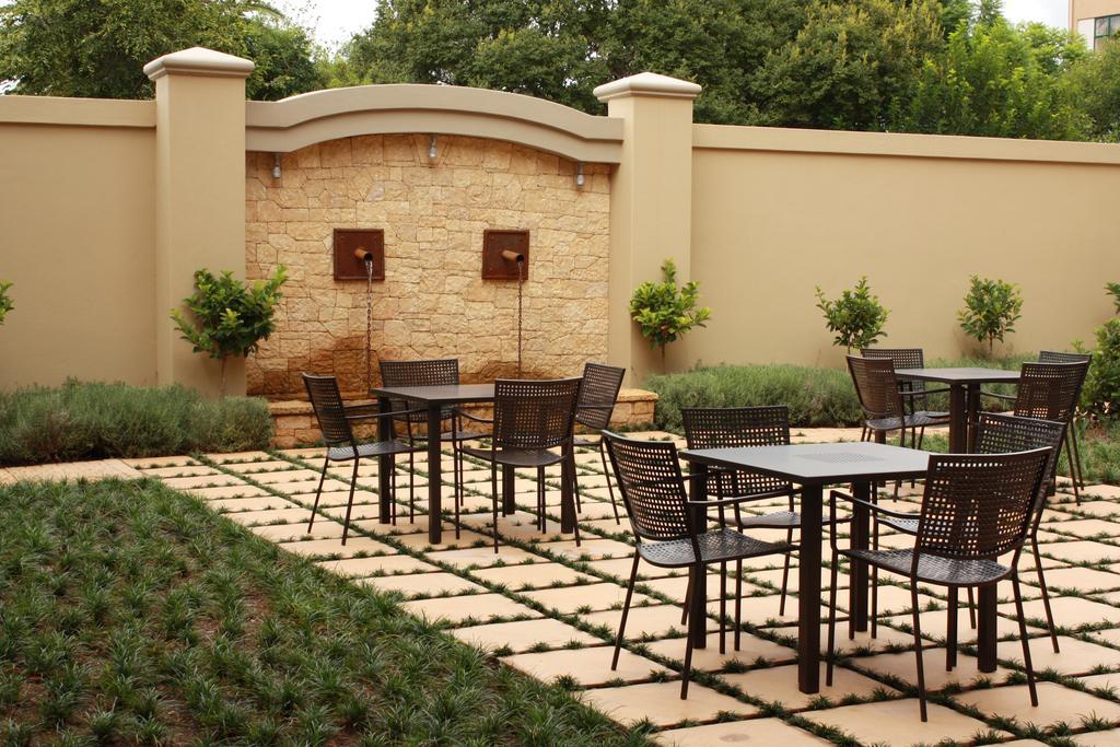 Faircity Grosvenor Gardens Pretoria-Noord Restaurant foto
